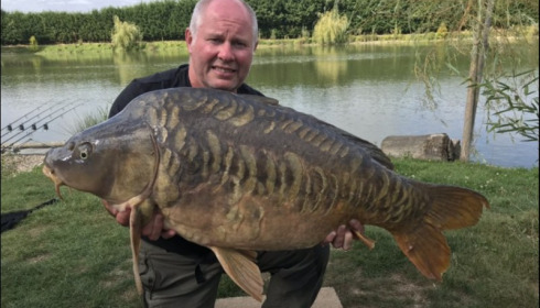 A 40 lb 4 oz carp from Deux Iles, John Robert Burnhope, Sep 2018