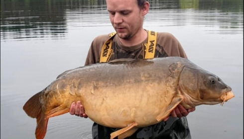 A 44 lb carp from Deux Iles, David Barter, May 2019