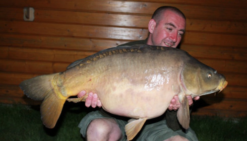 A 34 lb carp from Deux Iles, Darren Warburton, Apr 2018