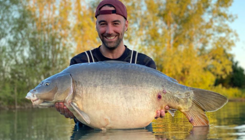 A 35 lb 2 oz carp from Deux Iles, Julien, Jun 2021