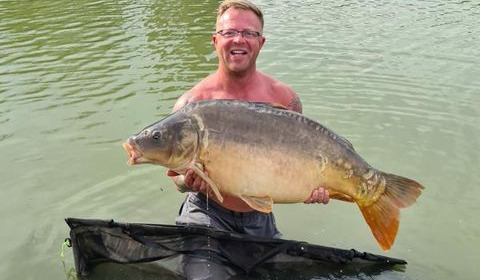 A 52 lb carp from Deux Iles, Lee Cheriton, Sep 2022