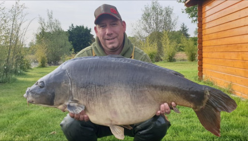 A 46 lb carp from Deux Iles, David Barter, May 2019