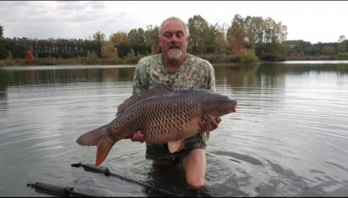 A 44 lb 4 oz carp from Deux Iles, Rob, Oct 2019