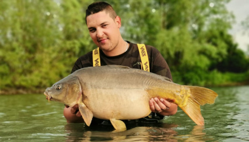 A 23 lb 9 oz carp from Deux Iles, Gautier, Jun 2021