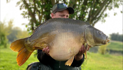 A 42 lb 6 oz carp from Deux Iles, Danny Banks, May 2019