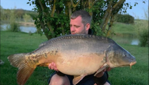 A 43 lb 6 oz carp from Deux Iles, Danny Banks, May 2019