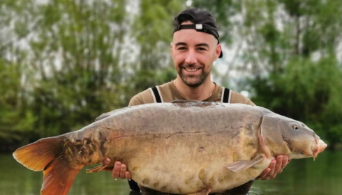 A 37 lb 4 oz carp from Deux Iles, Julien, May 2021