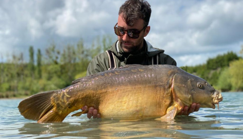 A 29 lb carp from Deux Iles, Julien, Jun 2021
