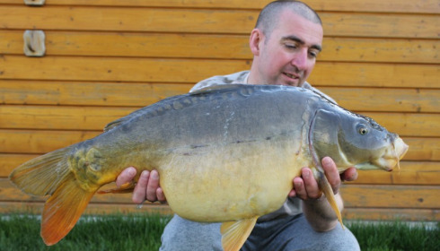 A 25 lb 8 oz carp from Deux Iles, Darren Warburton, Apr 2018
