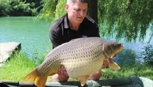 A 28 lb 8 oz carp from Eau De Vie South, Darrell Clilverd, May 2019