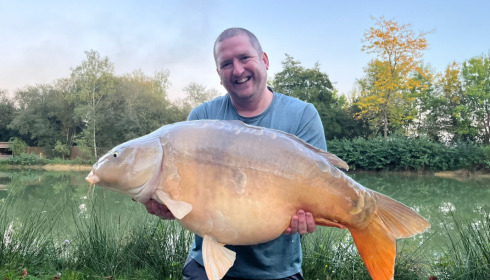 A 37 lb fish from Eau De Vie South, Biggest mirror, Oct 2022