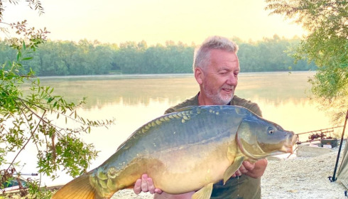 A 30 lb 2 oz carp from Fullys Lake, Steve Catlow, Aug 2023