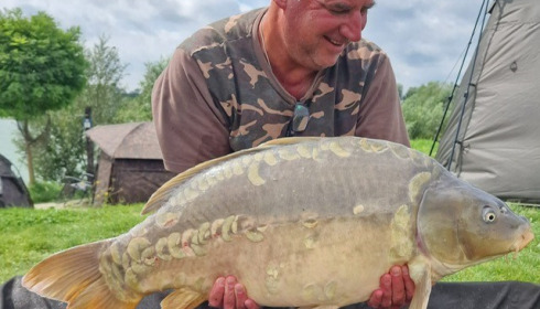 A 40 lb 1 oz carp from Fullys Lake, Terence Holland, Aug 2023