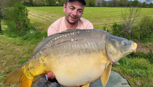 A 44 lb 8 oz carp from Heart Lake, Apr 2023