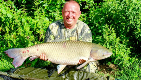 A 37 lb 2 oz grass carp from Jonchery 7, David Robinson, Jul 2016