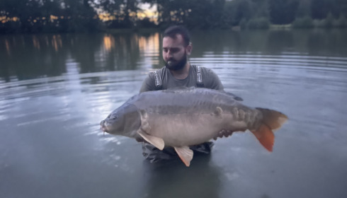 A 42 lb 8 oz fish from Jonchery 7, Sep 2022