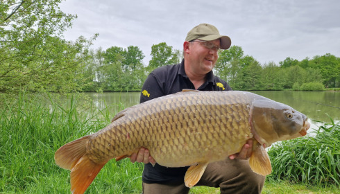 A 41 lb 6 oz fish from Jonchery 7, Common, May 2023