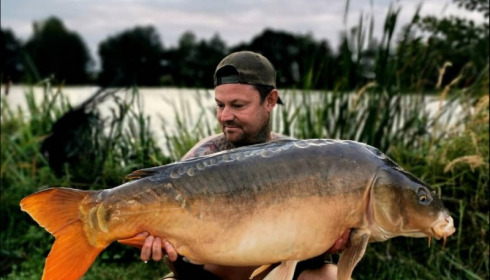 A 44 lb carp from Jonchery, Jamie North, Aug 2019
