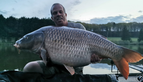 A 57 lb 6 oz fish from La Fonte, Lee with his pb common, Apr 2022