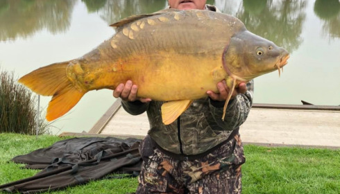 A 42 lb 5 oz carp from Landes, Additional Stocking, Dec 2021