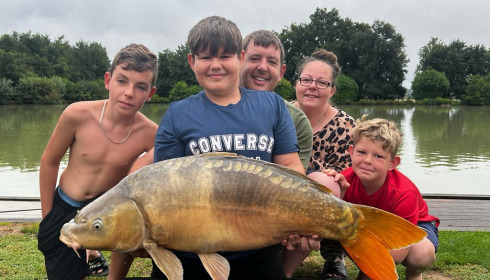 A 35 lb fish from Landes, family photo, Aug 2023