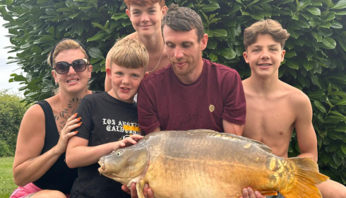 A 40 lb 10 oz fish from Landes, family photo, Aug 2023