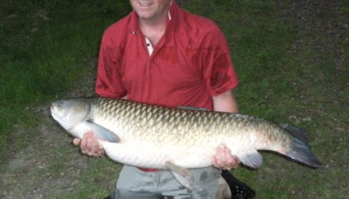A 44 lb 3 oz grass carp from Laroussi, Jul 2010