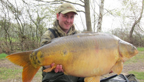 A 43 lb 3 oz carp from Laroussi, Apr 2012