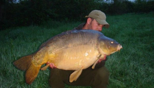 A 47 lb carp from Laroussi, Apr 2009