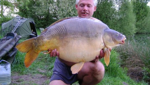 A 44 lb carp from Laroussi, Apr 2009