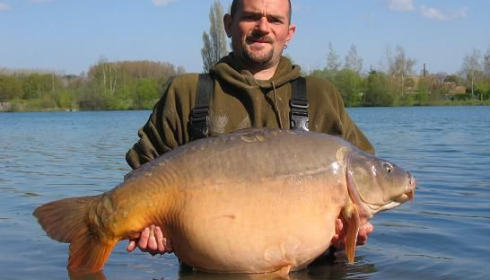 A 46 lb 12 oz carp from Laroussi, Superb Dez !, Apr 2008