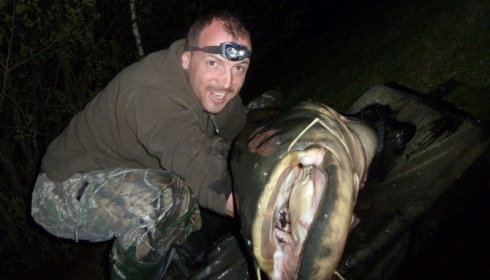 A 165 lb catfish from Laroussi, HUGE mouth !, Mar 2012