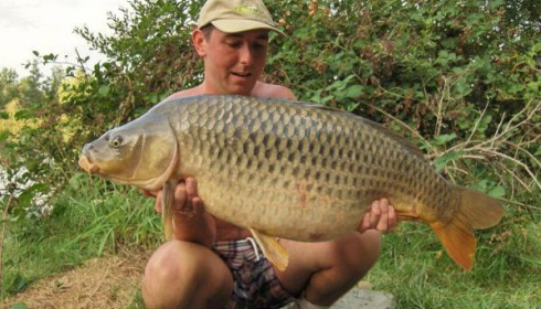 A 33 lb carp from Laroussi, Jul 2008