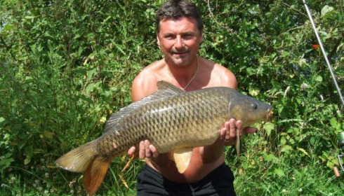 A 20 lb 8 oz carp from Laroussi, Jun 2009