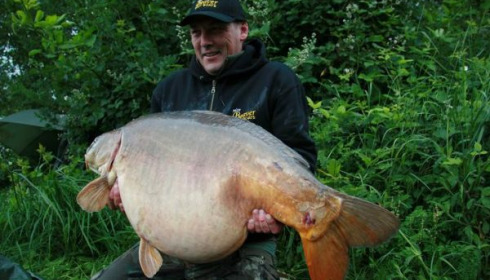 A 59 lb 2 oz carp from Laroussi, New Pb for Rick !, May 2007