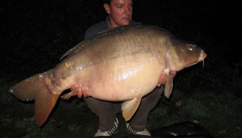 A 44 lb 12 oz carp from Laroussi, Gary Hague Party, Oct 2009