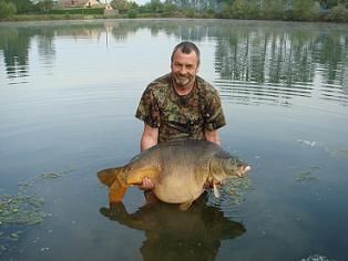 A 55 lb 12 oz carp from Laroussi, New Pb for Steve Trickett, Apr 2007