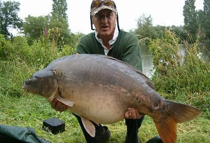 A 43 lb carp from Laroussi, Jun 2007