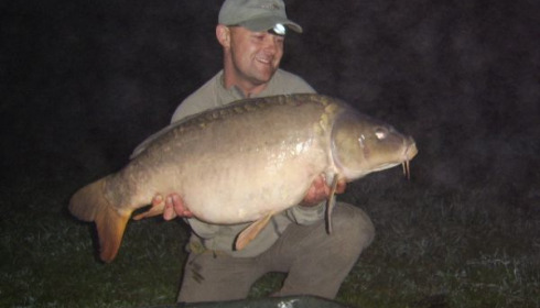 A 33 lb 8 oz carp from Laroussi, Nov 2006