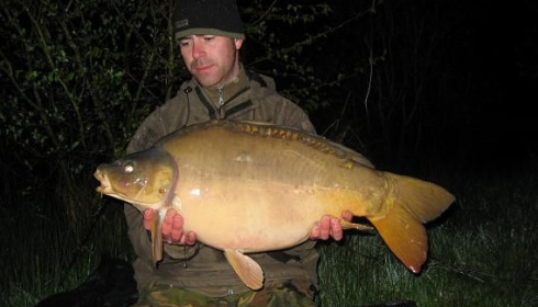 A 30 lb 4 oz carp from Laroussi, Apr 2008