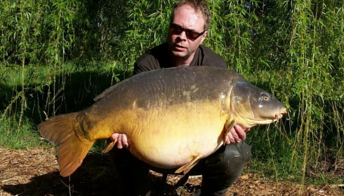 A 70 lb 6 oz carp from Laroussi, Graeme, May 2016
