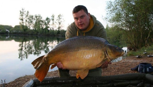 A 37 lb carp from Laroussi, John Lancashire, Apr 2017