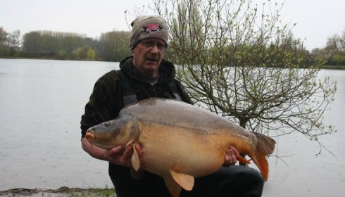 A 52 lb 8 oz carp from Laroussi, Apr 2009