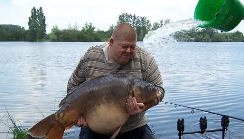 A 52 lb 8 oz carp from Laroussi, New Pb mirror for Kirk, Aug 2007