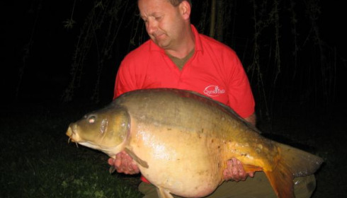 A 42 lb 10 oz carp from Laroussi, Apr 2008