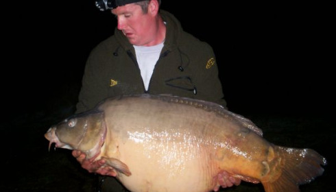 A 61 lb 8 oz carp from Laroussi, First sixty of the year and another new PB !, Mar 2007