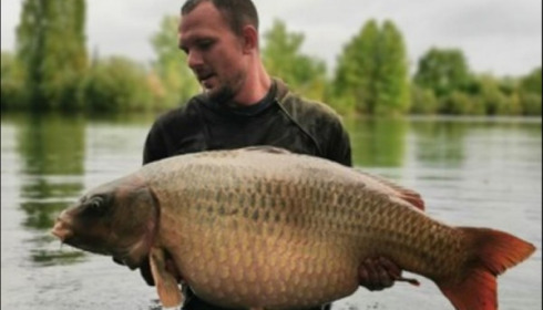 A 54 lb 12 oz carp from Laroussi, Sep 2019