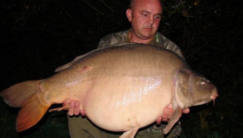 A 44 lb 4 oz carp from Laroussi, Nov 2006