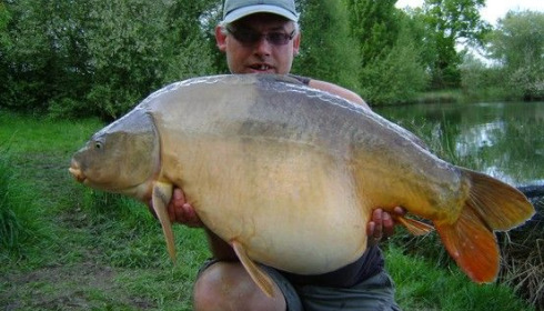 A 46 lb carp from Laroussi, Apr 2009