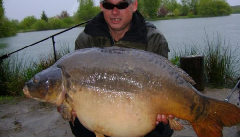 A 62 lb carp from Laroussi, May 2009